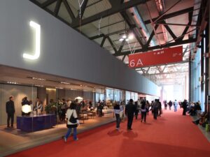 Creating Sensory Experiences with Your Hotel Show Stand Builder